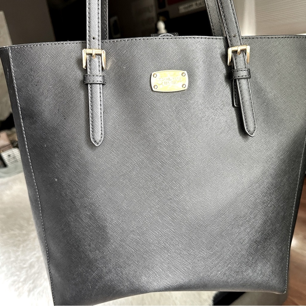 Michael Kors Black Saffiano Leather Shoulder Tote | Gold Hardware - Picture 9 of 16